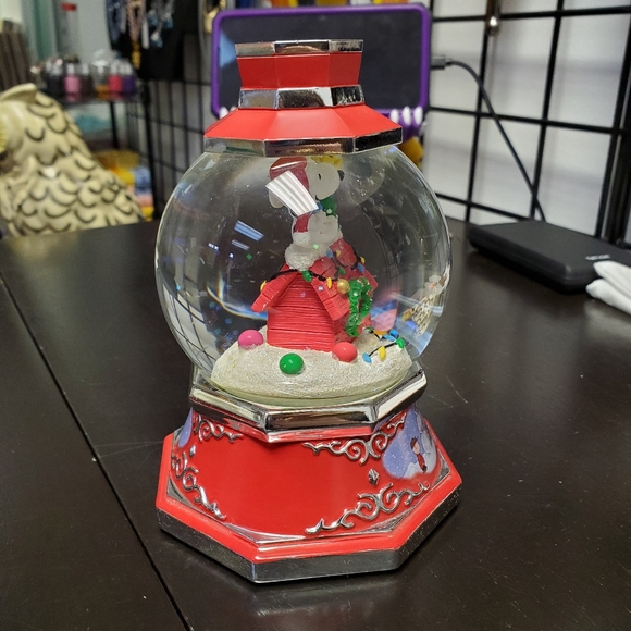 Charlie Brown and peanuts gang light up candle holders by the Bradford Exchange - Picture 4 of 11